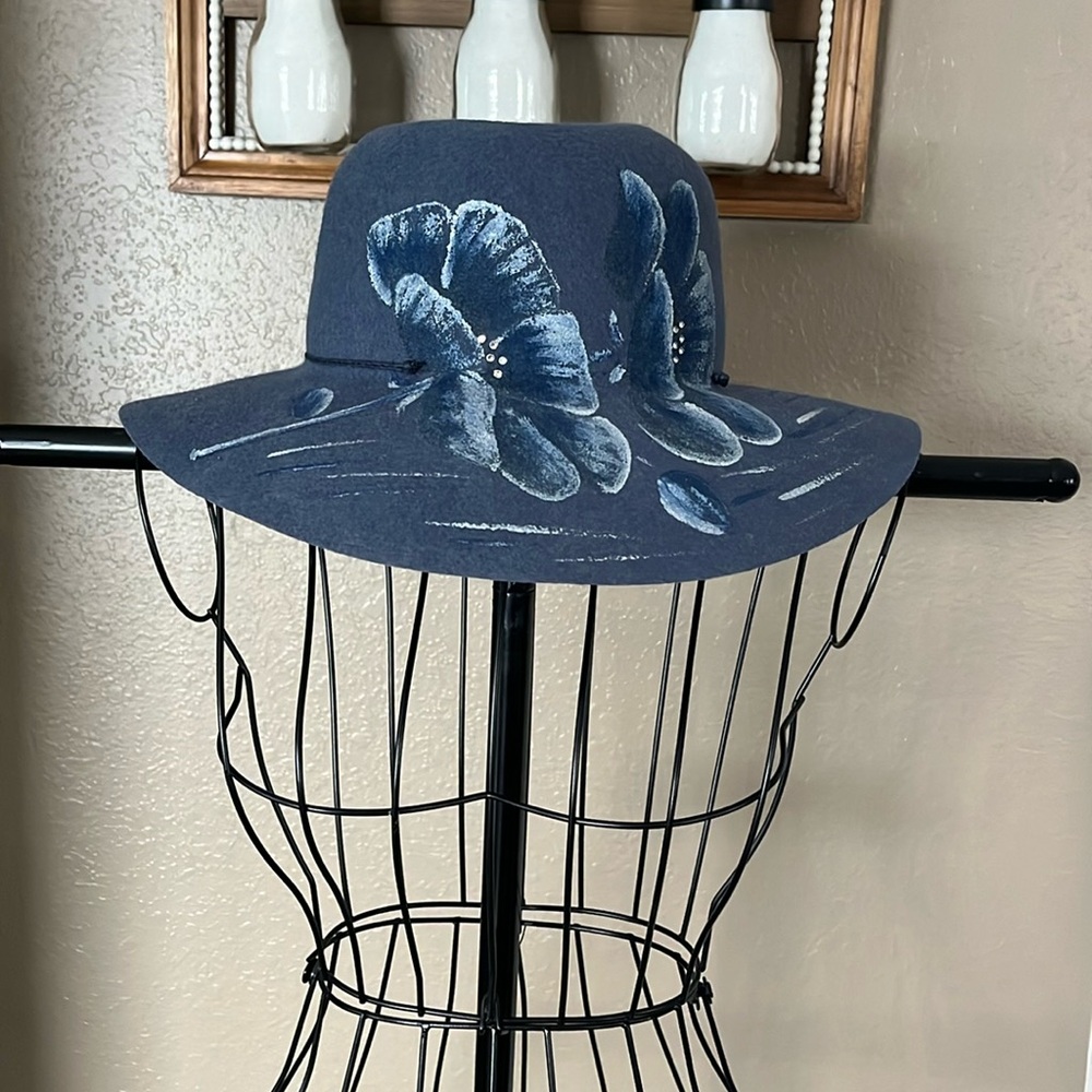 Complit By Marisa Womens Hat
